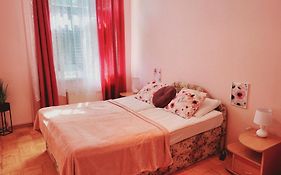 Cozy, Spacious Apartment Riga Gertruda Self Chek In 20 Min To Old Riga With Car 5 Min